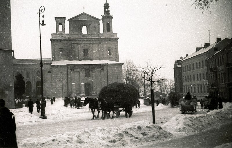 File:Lengyelország, Lublin 1944, Ulica Królewska, szemben a katedrális. Fortepan 100427.jpg