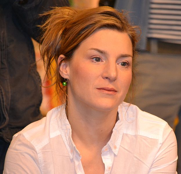 File:Lenka Krobotová 2013.JPG