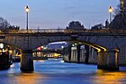 Les quais de Seine à l'heure bleue, Paris, France.jpg