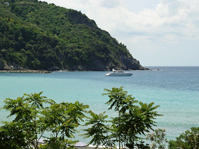 File:Levanto, Bay - panoramio.jpg