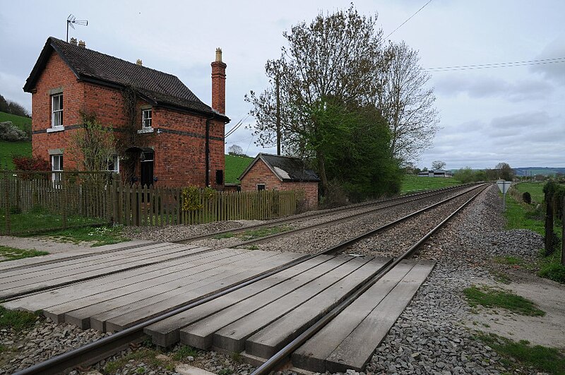 File:Level crossing at Stokesay - geograph.org.uk - 5760532.jpg