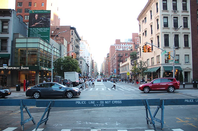 File:Lexington Avenue @ 79th Street, Manhattan, Oct 2017.jpg