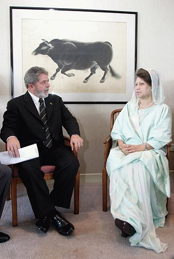 Khaleda Zia, Bangladesh's first woman prime minister, with President Lula of Brazil, during her second term