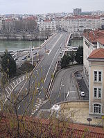 Place Bellevue, vue sur le pont De Lattre