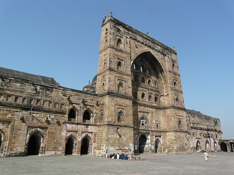 File:Main arcade facade, Jama Masjid, Jaunpur.jpg