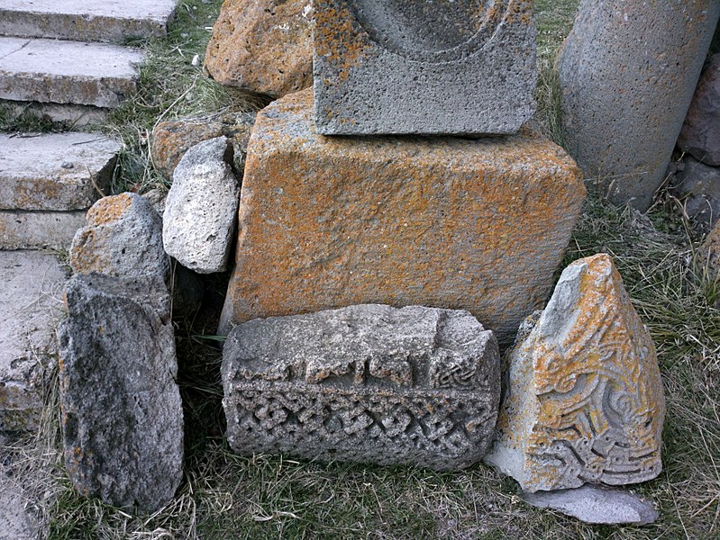 File:Maqravank Monastery 012.jpg