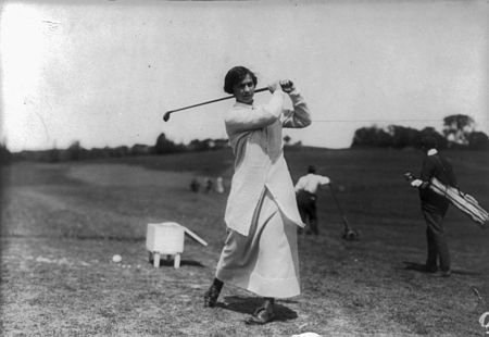 Marion Hollins golfing.jpg