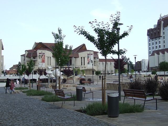 The Târgu Mureș National Theatre has two language sections, Hungarian and Romanian