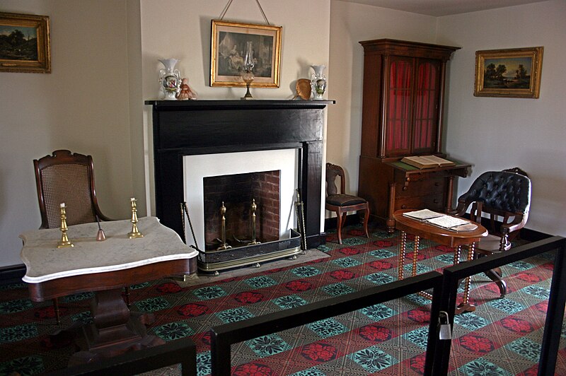 File:Mcleanhouse parlor 2008 08 21.jpg