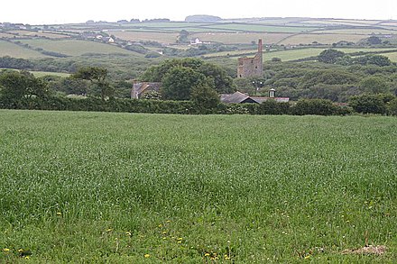 A mine engine house near Medlyn Mine Engine House near Medlyn - geograph.org.uk - 193041.jpg