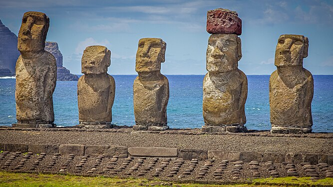 Moai, die gigantischen und geheimnisvollen Steinfiguren auf den Osterinseln