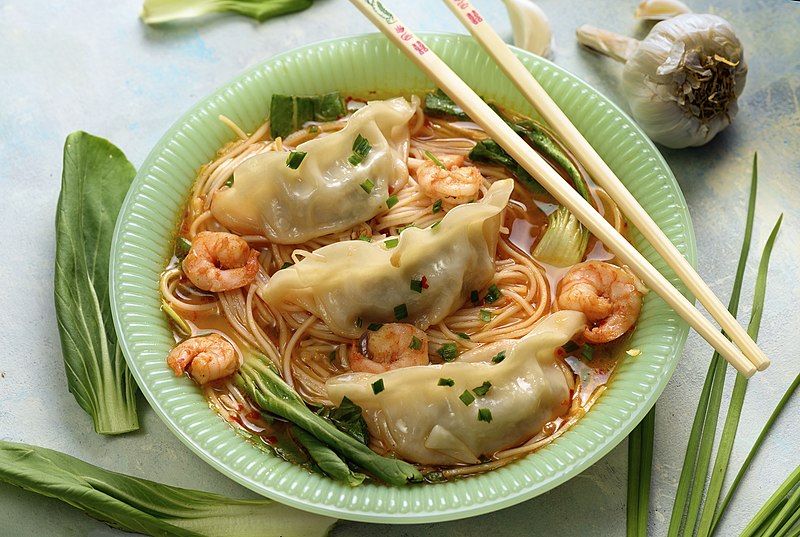 File:Momo soup with shrimp and noodles.jpg