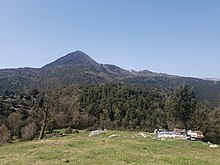 Monte Caccume (1095 m) klippe di calcari cretacei deformati sovrapposti tettonicamente sulla serie dei Monti Lepini