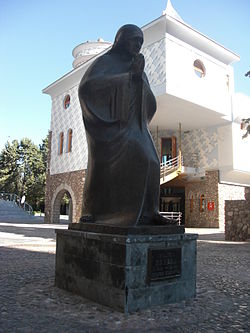 250px-Mother-teresa-skopje.JPG