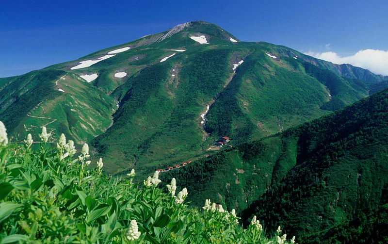 File:Mount Haku from Aburazaka 1997-7-19.jpg