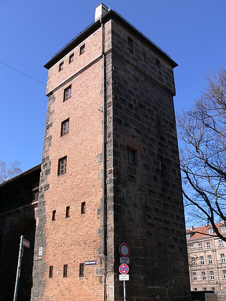 File:Nürnberg Spittlertormauer Turm Grünes B Stadtseite 3.jpg