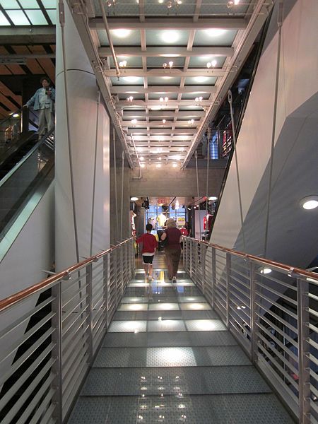 File:Niketown SF interior 1.JPG