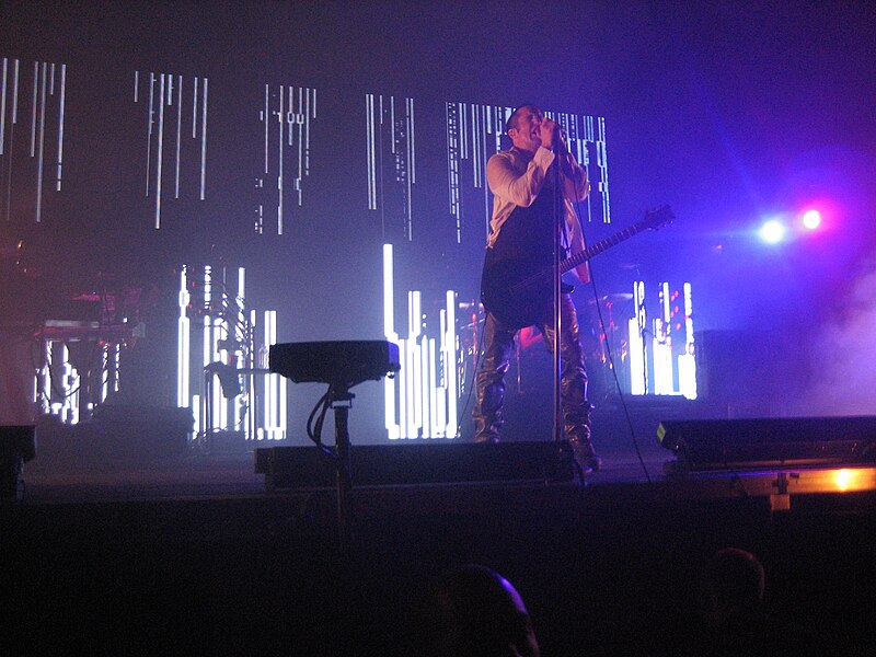 File:Nine Inch Nails Moline 08.jpg