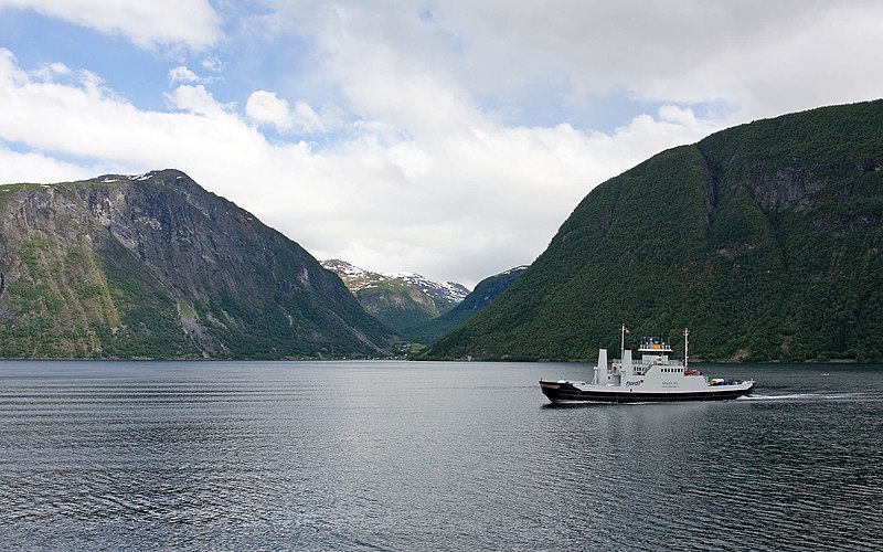 File:Norddalsfjord - Norway - panoramio.jpg