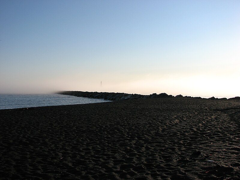 File:North Canal Township Park Black Stampsand Shore.JPG