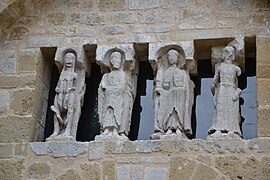 Groupe sculpté sur le portail de l’Octogone