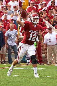 OklahomaSooners-TulsaGoldenHurricane-2009-LandryJones-Throw.jpg