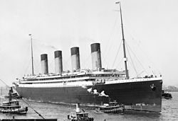 RMS Olympic připlouvající do New Yorku po své panenské cestě