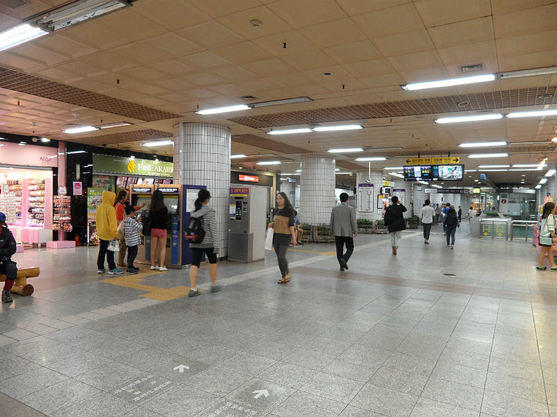 File:Omokgyo Stn. waiting room.jpg