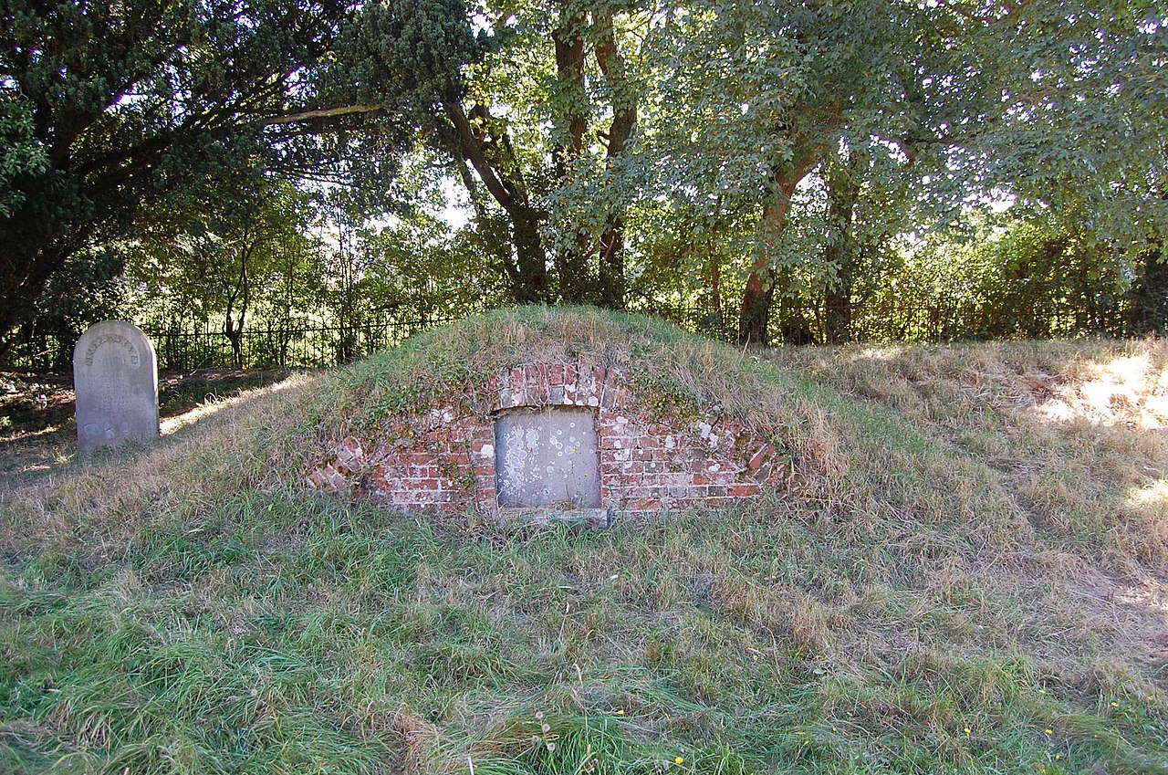 File:Oven Tomb, St Mary's church, High Halden - geograph.org.uk - 3125448.jpg  - Wikimedia Commons