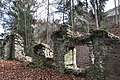 English: Ruins of a building in the north of the castle ruin Deutsch: Ruine eines Vorgebäudes im Norden der Burgruine