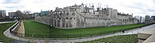 Panorama of the outer curtain wall of the Tower of London, 2006.jpg