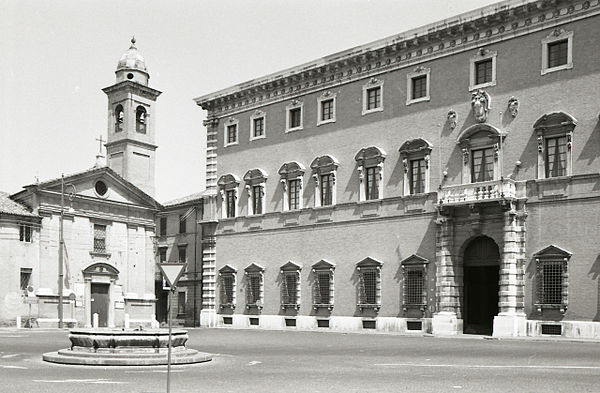 Church and convent of the Corpus Domini, photograph by Paolo Monti, 1971. Fondo Paolo Monti, BEIC.