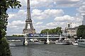 RER C-trein op de Pont Rouelle over de Seine in Parijs
