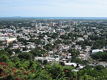 Cerro El Vigía, Barrio Portugués Urbano, Ponce, Porto Riko.jpg'den SSW'ye bakan Ponce Şehri'nin kısmi görünümü