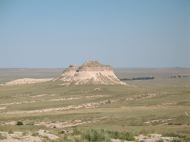 File:Pawnee Buttes2010.jpg