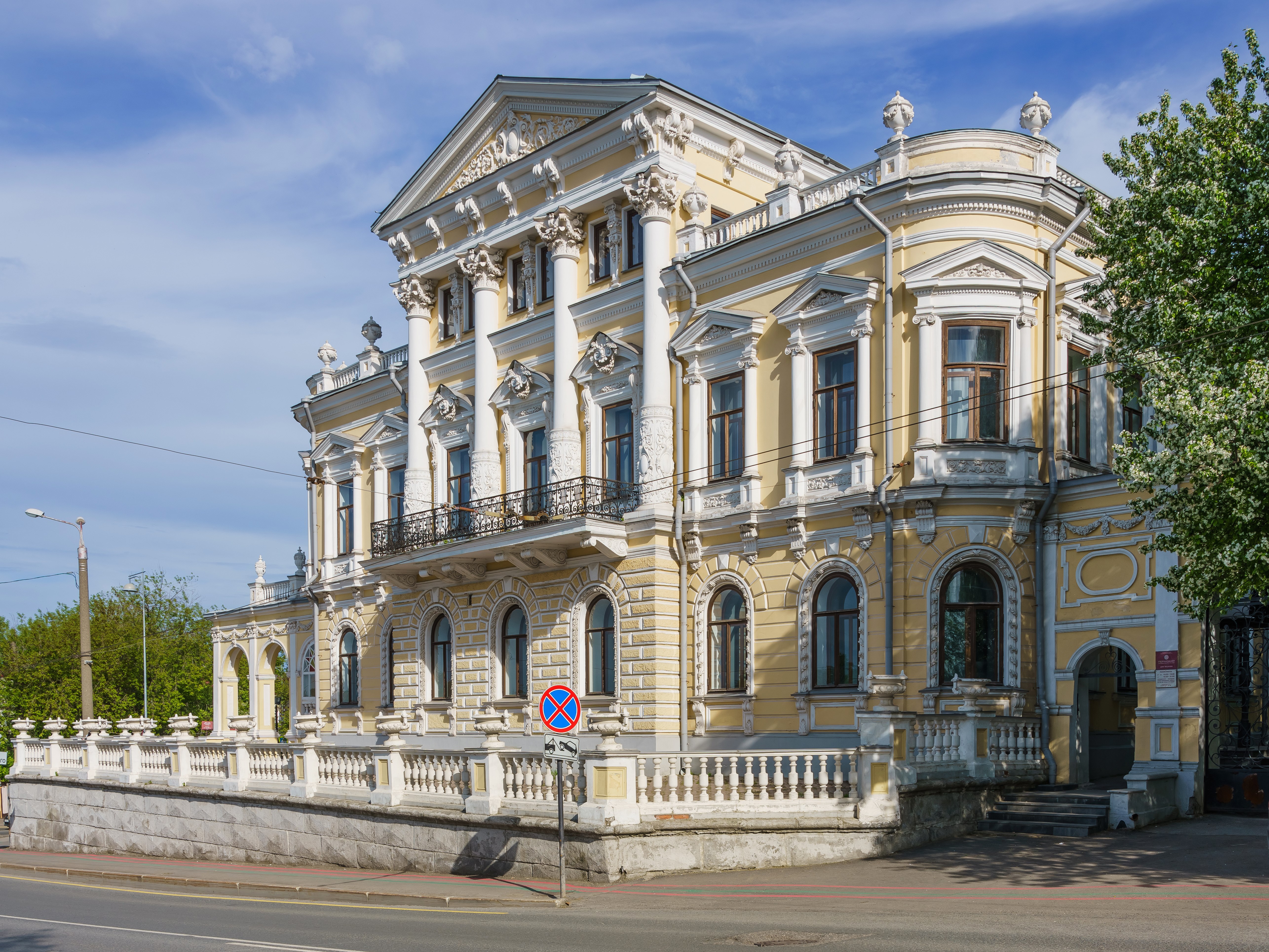 Пермь частные. Дом Мешкова Пермский краеведческий музей Пермь. Пермский краеведческий музей дом Мешкова. Дом Мешкова (краеведческий музей). Дом купца Мешкова Пермь.