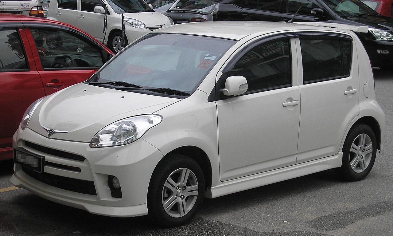 File:Perodua MyVi (first generation, SE) (front), Serdang 