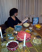 Iranian lady recites Hafez poems on Yalda Night