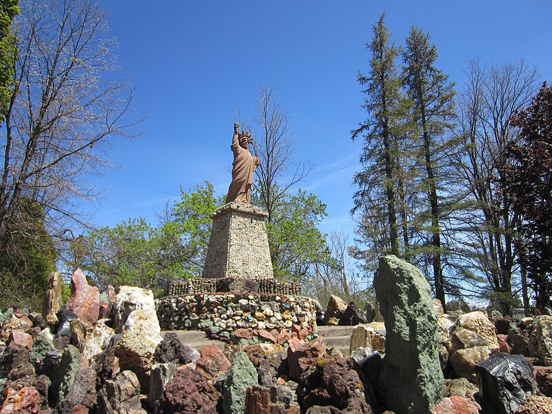 File:Petersen Rock Garden - Oregon (2013) - 15.JPG