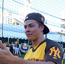 Peyton Meyer takes a selfie with the Snapbat (28391658176) (cropped).jpg