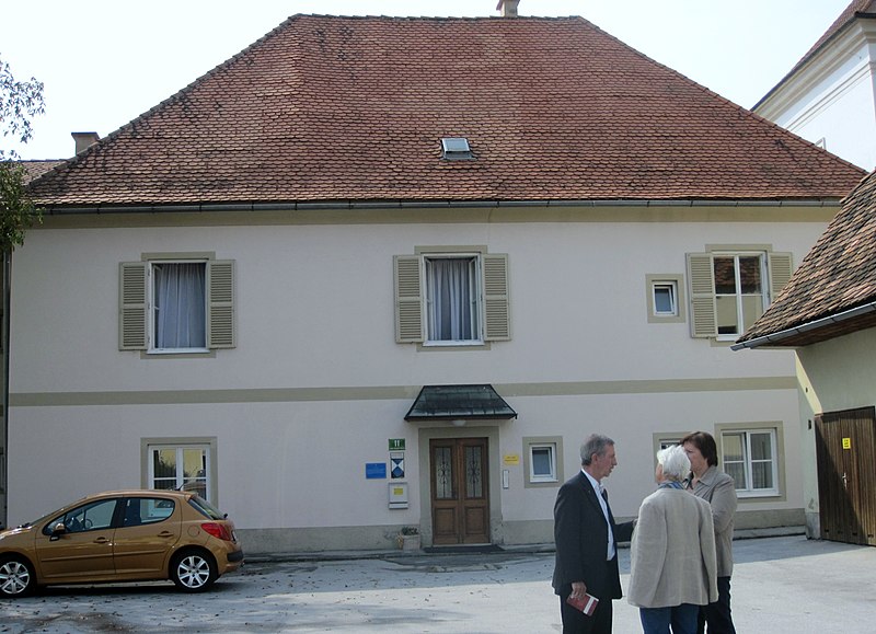 File:Pfarrhof Koeflach.jpg