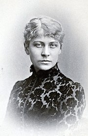 Ida Aalbergning portret fotosurati (1880) .jpg