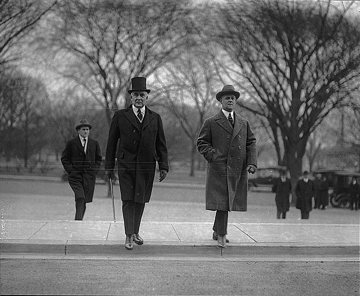 File:Pres. Harding leaving Red Cross, 12-13-22 LOC npcc.07514 (cropped).jpg