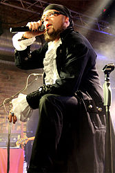 Frontmann Sascha Kaeufer beim Konzert am 27. Januar 2012 in der Matrix Bochum als Support von Coppelius