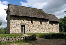 Reconstrucción en su forma original de una iglesia románica en Hjerl Hede