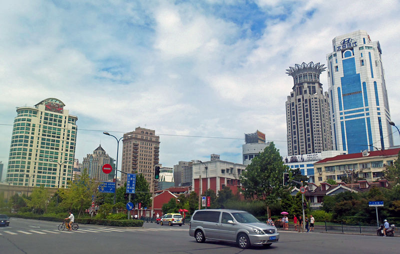 File:Renmin Road at Sichuan South and Lishui roads, Shanghai.jpg