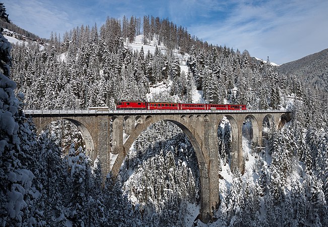 1: Wiesen Viadukt between Wiesen and Filisur, Switzerland. Author: Kabelleger – David Gubler