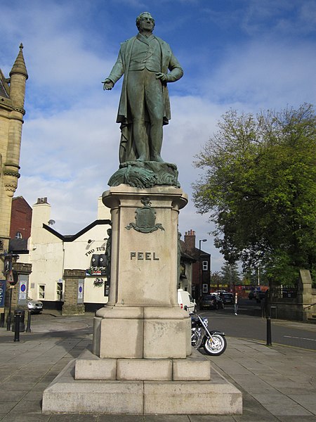 File:Robert Peel statue, Bury (2).JPG