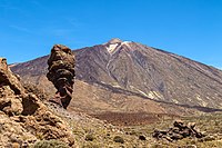 Roque Cinchado y volcán del Teide.