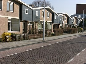 Row of houses; street in Dronten.JPG